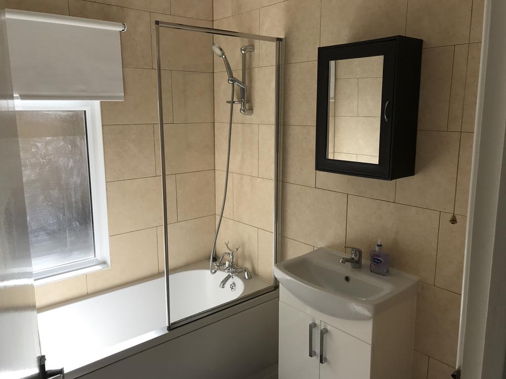 Apartament Turnpike House